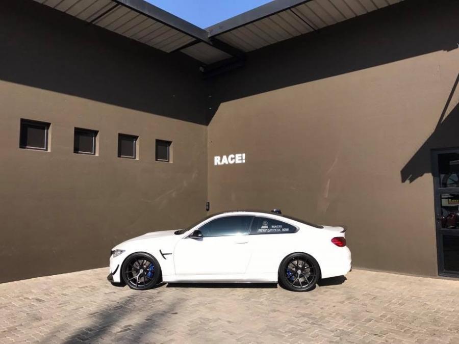  BMW M4 Coupe by RACE! 2017 года  (фото 14 из 15)